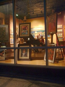 gallery with musicians
